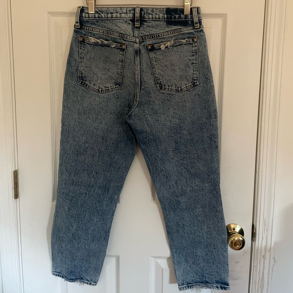A&F Acid High Rise Mom Jeans - Picture 13 of 15